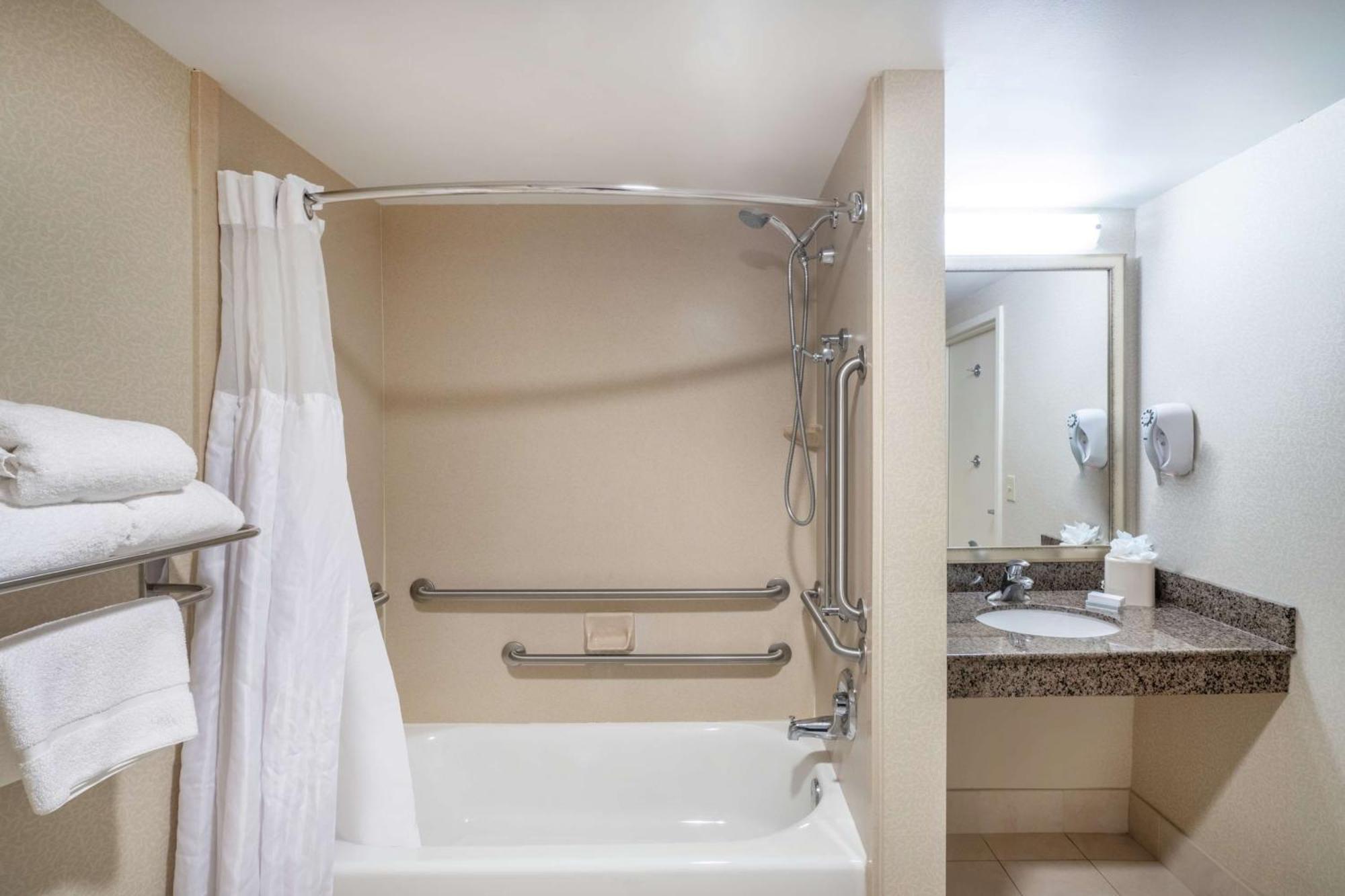 King Room Bath Tub Mobility Access