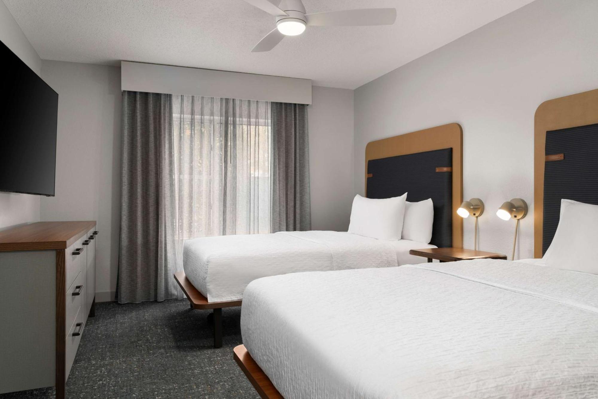 One-Bedroom Suite Two Double Beds Non-Smoking